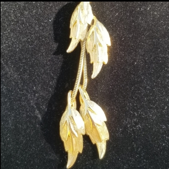 VINTAGE GOLDTONED SNAKE CHAIN & GOLD LEAF PENDANT DROP NECKLACE - Picture 3 of 3
